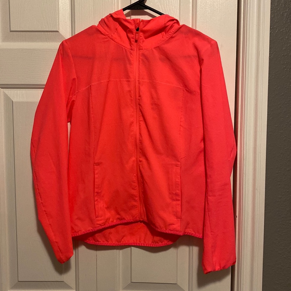 Brooks Women's Jacket in Vibrant Pink